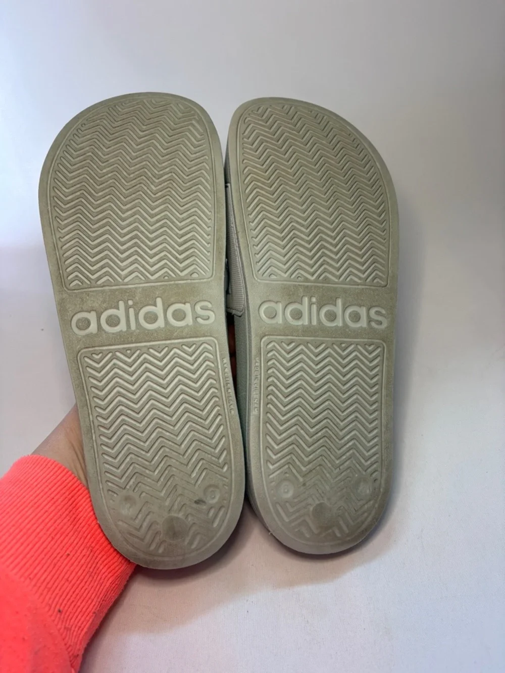 adidas Adilette Comfort Slides Men’s 8 Women’s 10